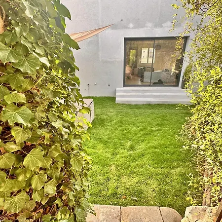 Holiday home La Maison De La Fontaine - Jardin Et Jacuzzi Nimes