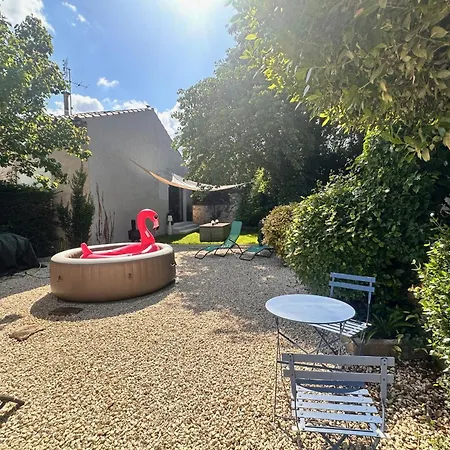 Holiday home La Maison De La Fontaine - Jardin Et Jacuzzi Nimes