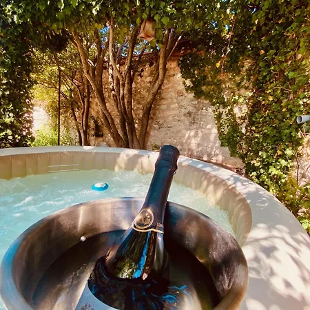 La Maison De La Fontaine - Jardin Et Jacuzzi Holiday home *